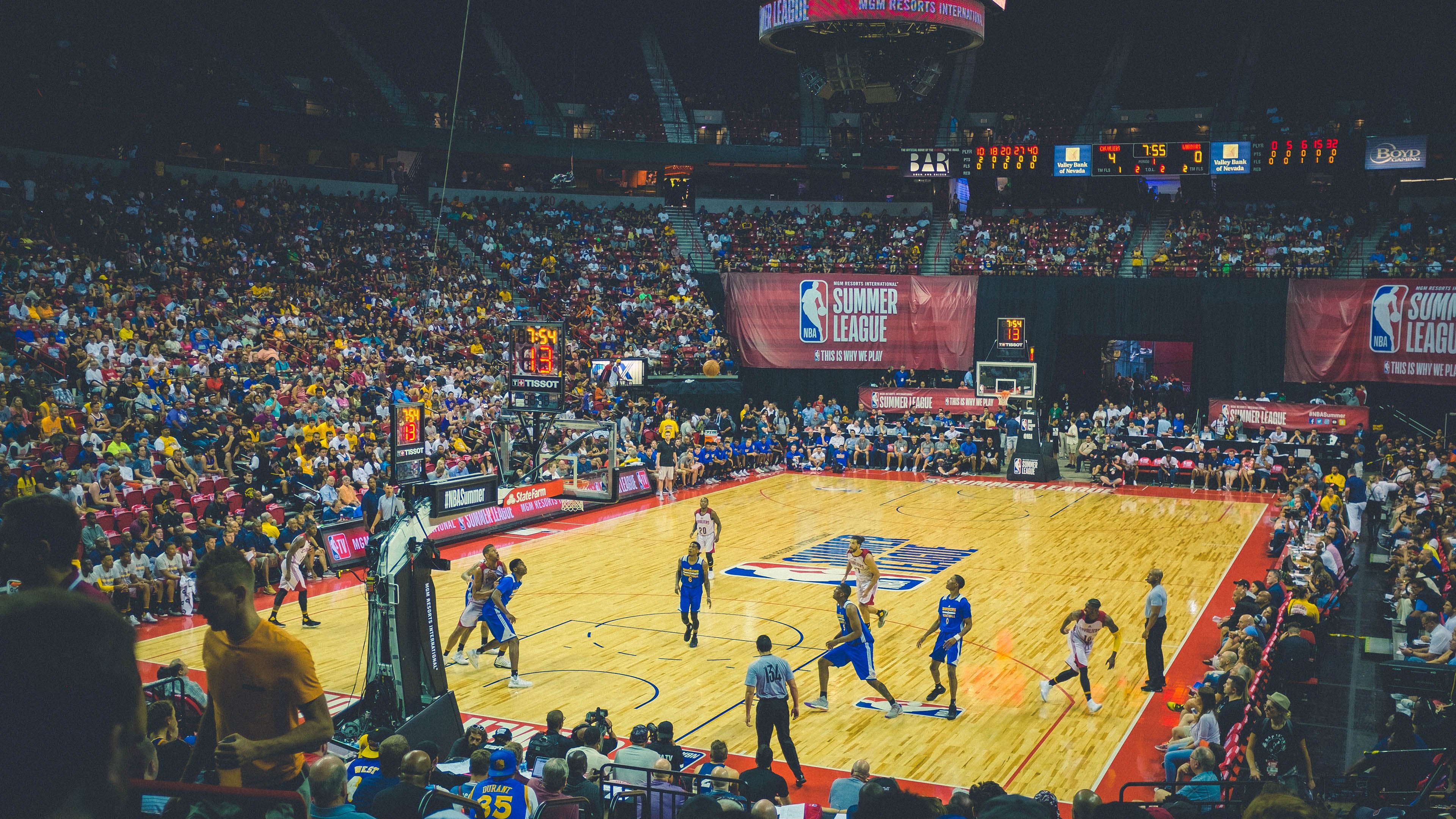 巴特勒重返赛场，出色防守首场状态出色，皇家马德里观众沸腾！上演精彩一战